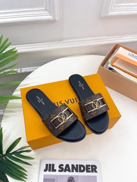 Louis Vuitton 1A64MK Lock it Flat Mule