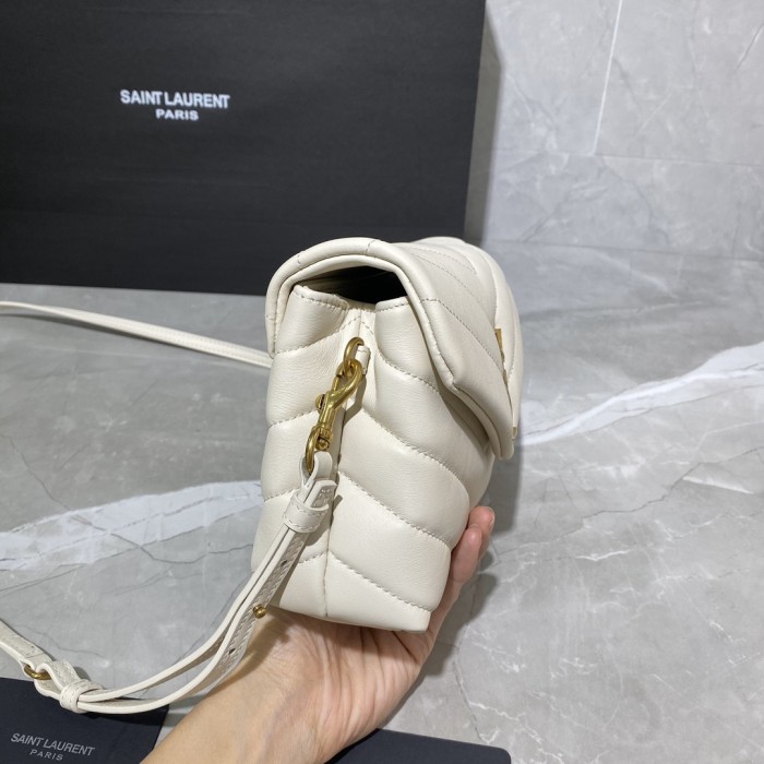SAINT LAURENT LouLou Toy Logo Plaque Shoulder Bag 678401DV7079207 size 19*7*14 cm
