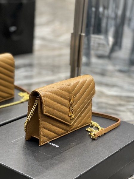 Handbags SAINT LAURENT 393953 size 19x11.5x4 cm