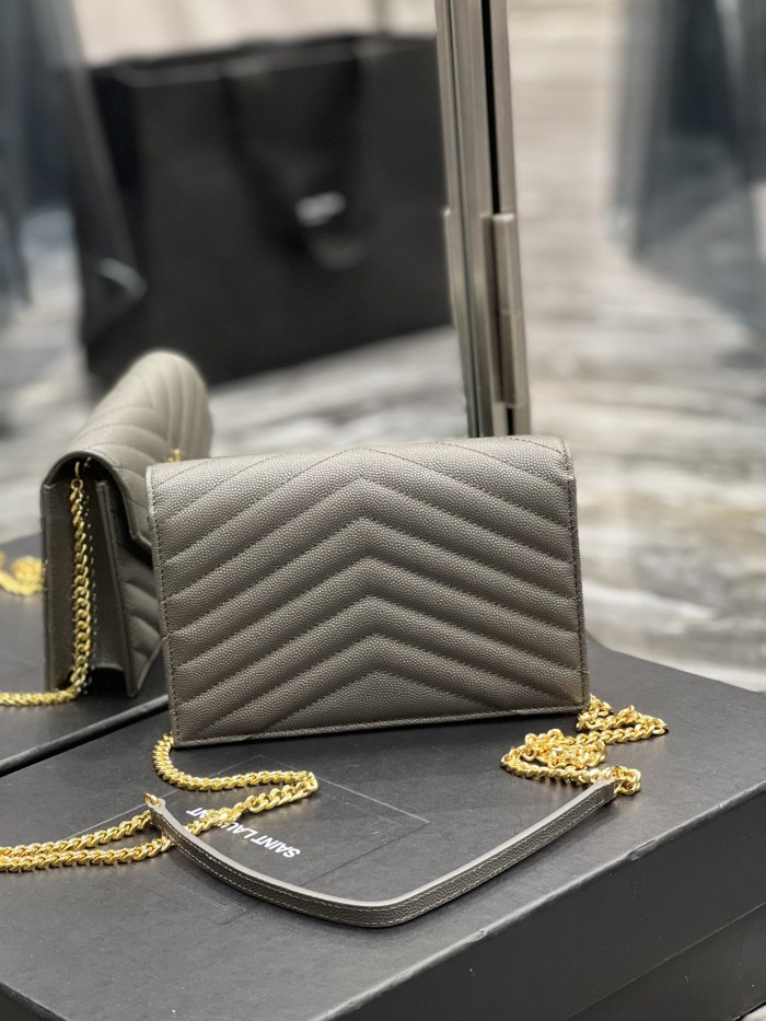 Handbags SAINT LAURENT 393953 size 19x11.5x4 cm