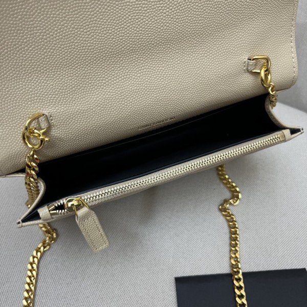 Handbags SAINT LAURENT 393953 size 19x11.5x4 cm