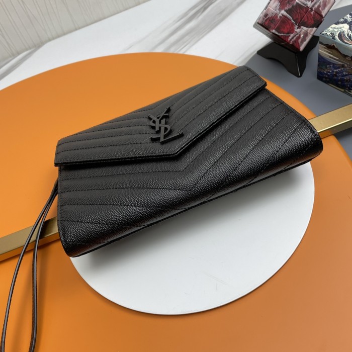 Handbags SAINT LAURENT 617662 size 21x16x3 cm