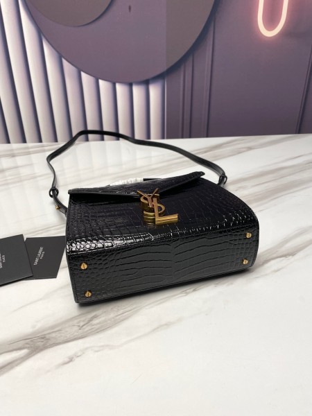 Handbags SAINT LAURENT 602716 size 20x16x7.5 cm