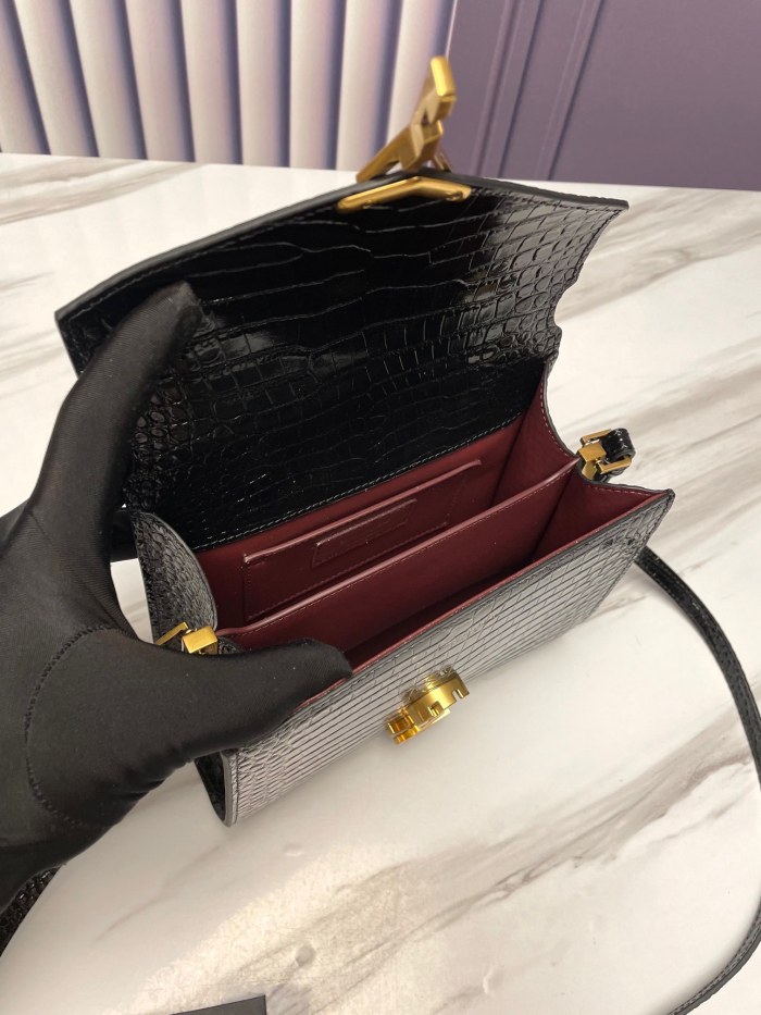 Handbags SAINT LAURENT 602716 size 20x16x7.5 cm