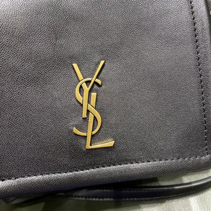 Handbags SAINT LAURENT 672738 size 18x13x6 cm