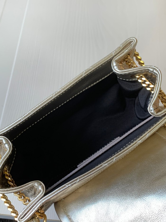 Handbags SAINT LAURENT 672738 size 18x13x6cm