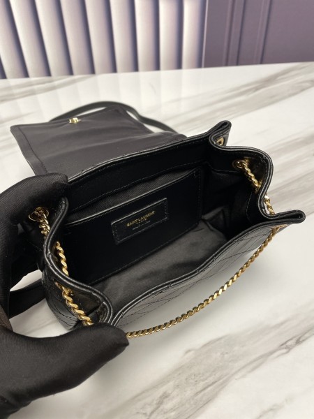 Handbags  SAINT LAURENT 672738 size 18x13x6 cm