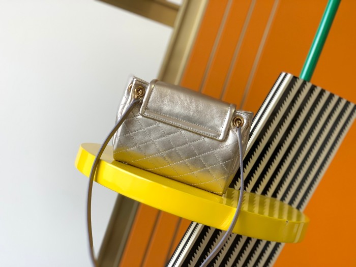 Handbags SAINT LAURENT 672738 size 18x13x6cm