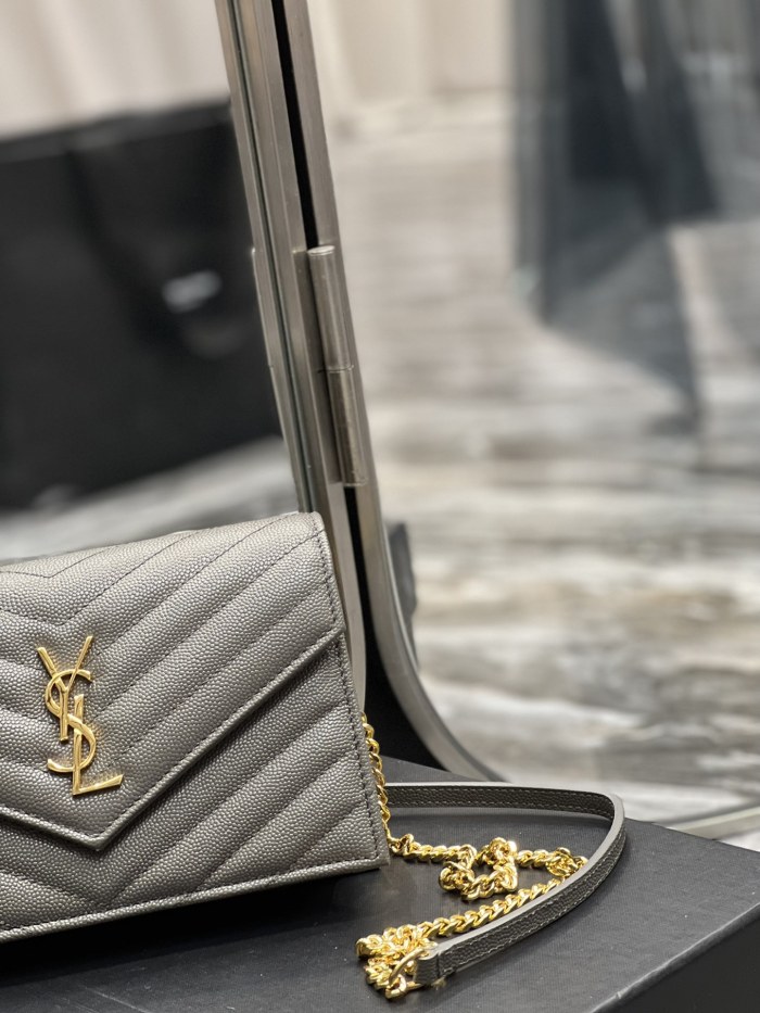 Handbags SAINT LAURENT 393953 size 19x11.5x4 cm