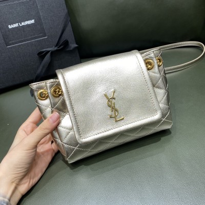 Handbags SAINT LAURENT 672738 size 18x13x6 cm