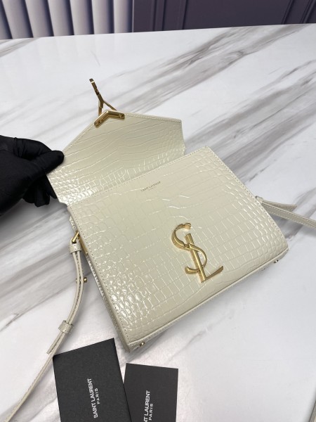 Handbags SAINT LAURENT 602716 size 20x16x7.5 cm