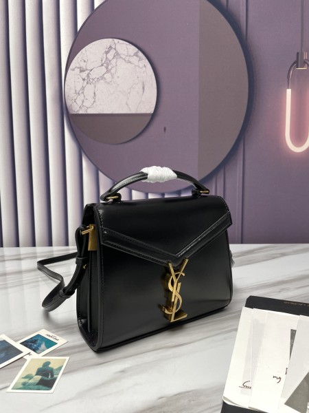 Handbags SAINT LAURENT 602716 size 20x16x7.5 cm