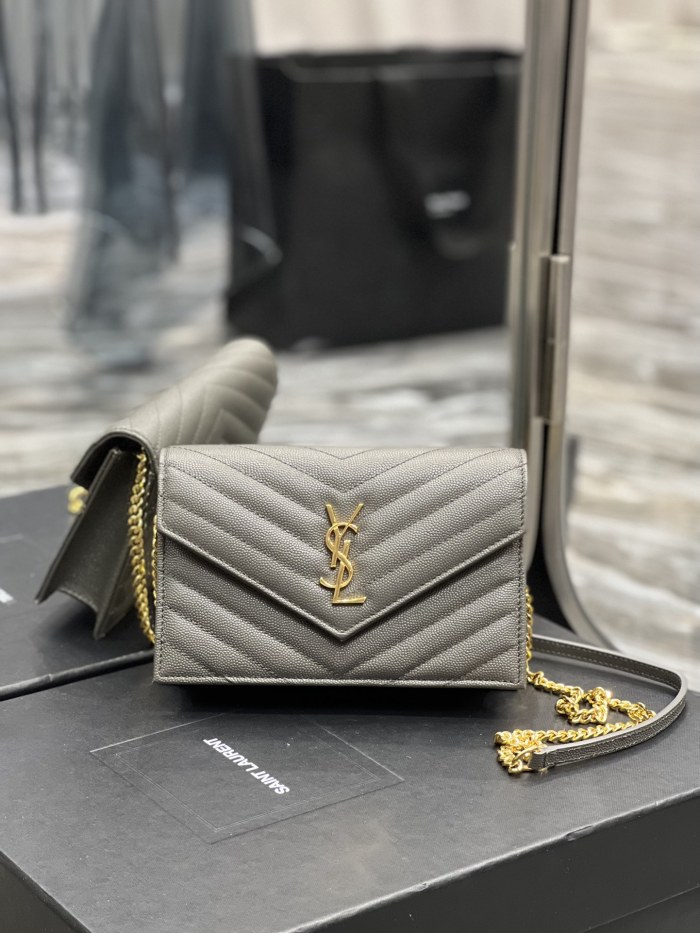 Handbags SAINT LAURENT 393953 size 19x11.5x4 cm