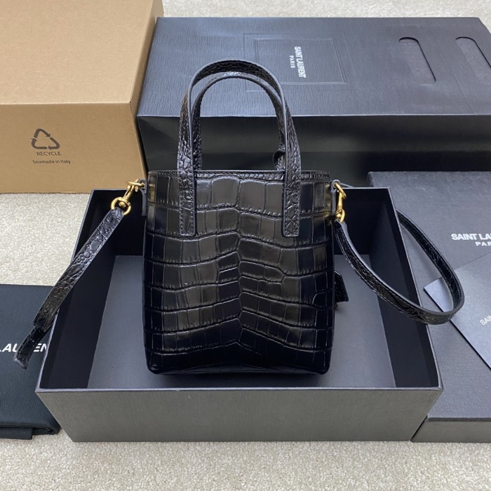 Handbags SAINT LAURENT 712367 size 18x17x8 cm