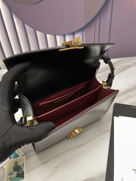 Handbags SAINT LAURENT 602716 size 20x16x7.5 cm