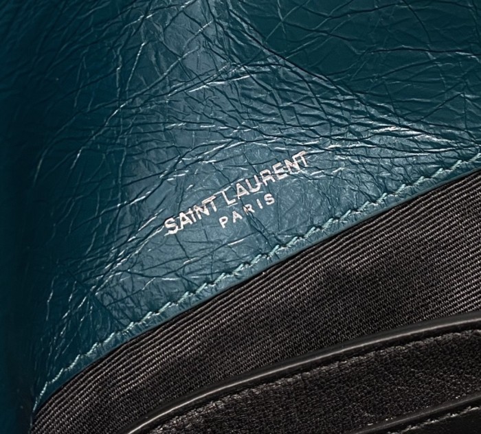 Handbags SAINT LAURENT 533037 size 22x16.5x12cm