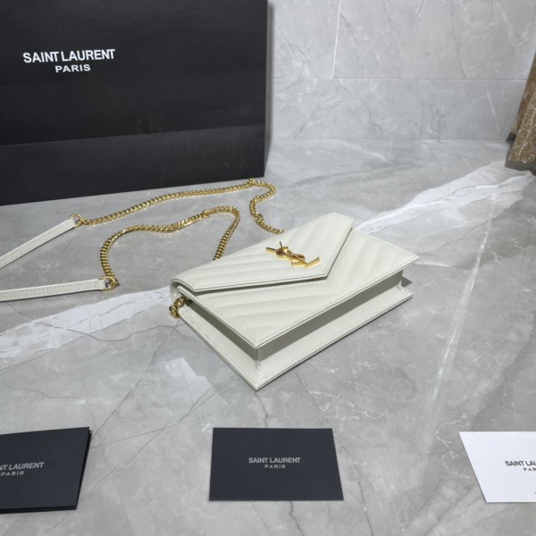 Handbags SAINT LAURENT 393953 size 19x11.5x4 cm