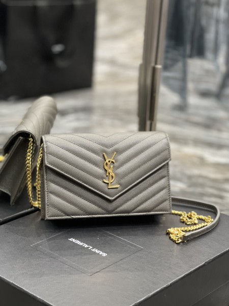 Handbags SAINT LAURENT 393953 size 19x11.5x4 cm