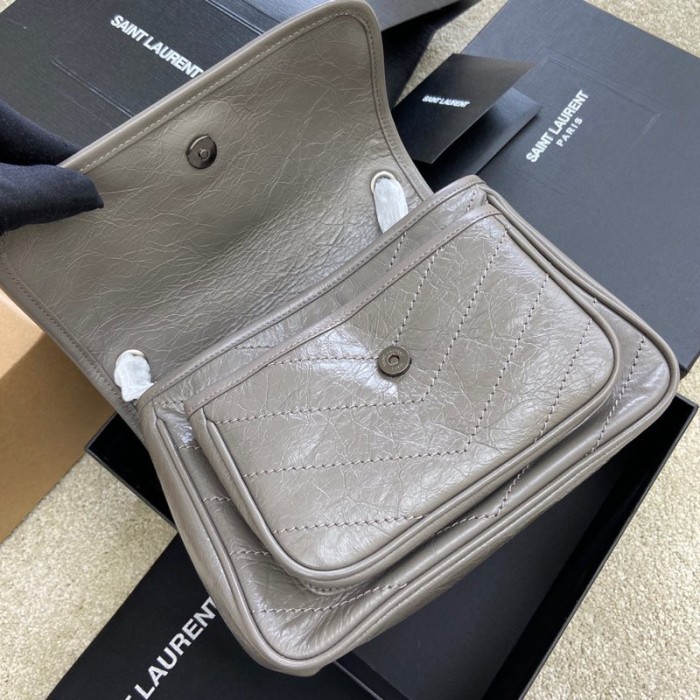 Handbags SAINT LAURENT 533037 size 22×16.5×12 cm