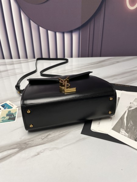 Handbags SAINT LAURENT 602716 size 20x16x7.5 cm