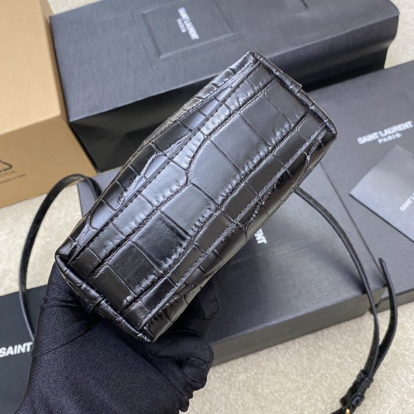 Handbags SAINT LAURENT 712367 size 18x17x8 cm