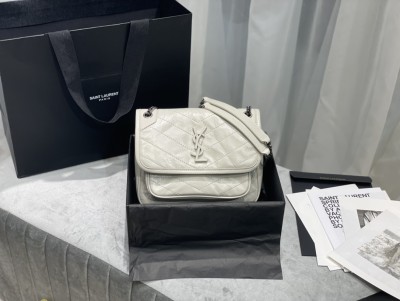 Handbags SAINT LAURENT 533037 size 22×16.5×12 cm