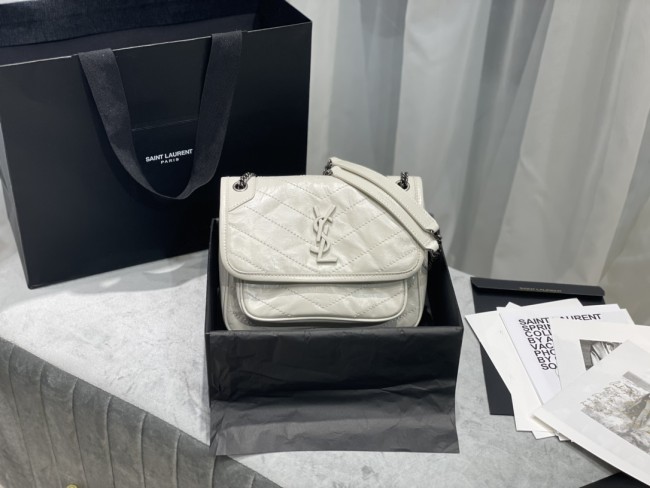 Handbags SAINT LAURENT 533037 size 22×16.5×12 cm