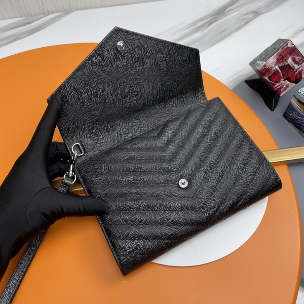 Handbags SAINT LAURENT 617662 size 21x16x3 cm