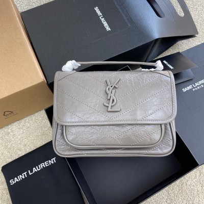 Handbags SAINT LAURENT 533037 size 22×16.5×12 cm