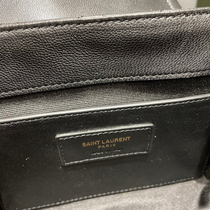 Handbags SAINT LAURENT 672738 size 18x13x6 cm