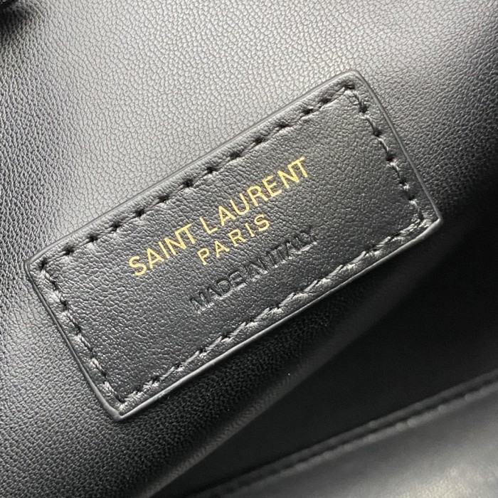 Handbags SAINT LAURENT 712367 size 18x17x8 cm