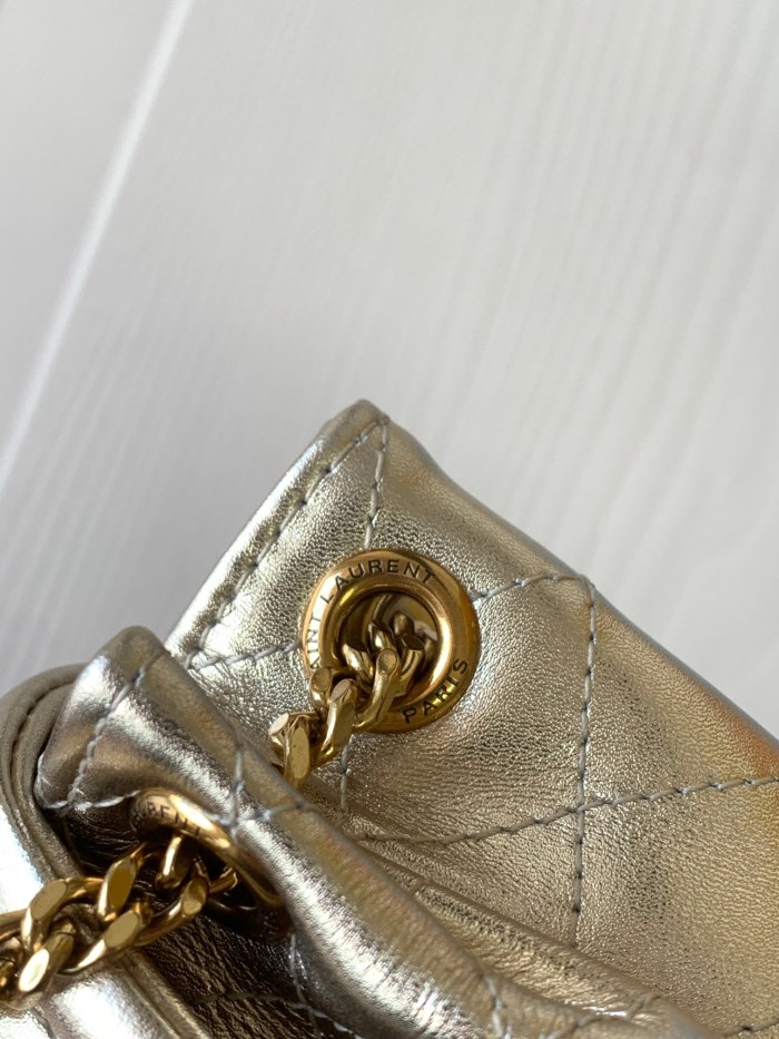 Handbags SAINT LAURENT 672738 size 18x13x6cm