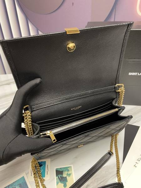 Handbags SAINT LAURENT 585031 size 22.5 14.5 5.0 cm