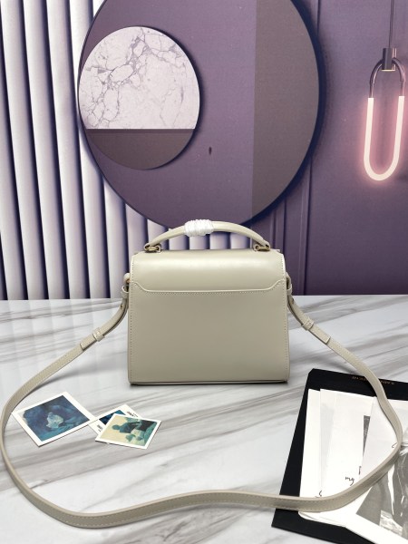 Handbags SAINT LAURENT 602716 size 20x16x7.5 cm