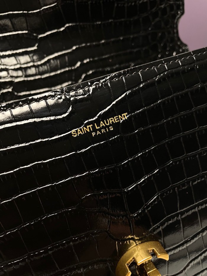 Handbags SAINT LAURENT 602716 size 20x16x7.5 cm