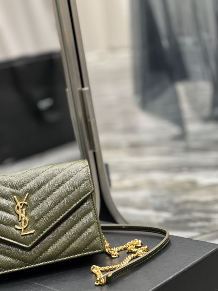 Handbags SAINT LAURENT 393953 size 19x11.5x4 cm