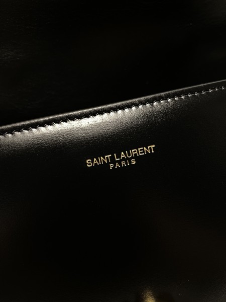 Handbags SAINT LAURENT 602716 size 20x16x7.5 cm
