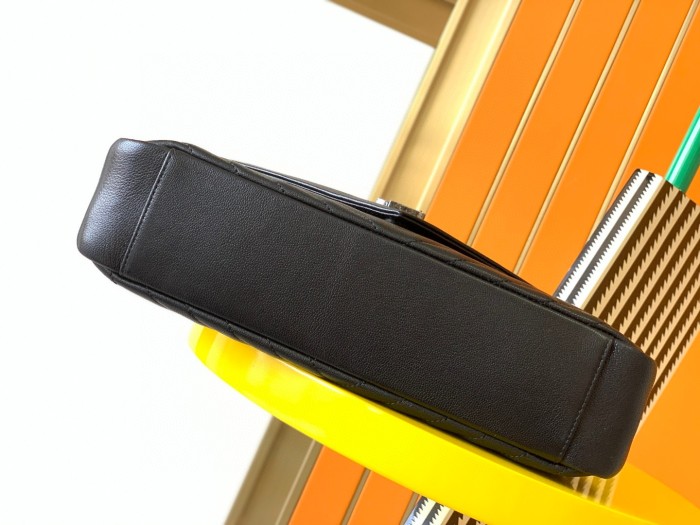 Handbags SAINT LAURENT 392738 size 32X21X8 Cm