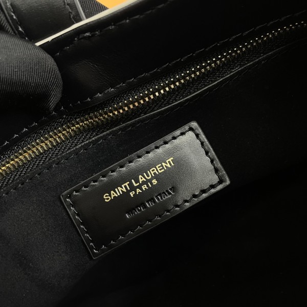 Handbags SAINT LAURENT 672615 size 24.5×18×7 cm