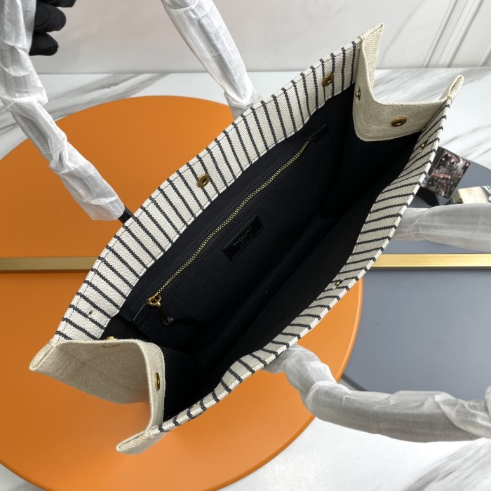 Handbags SAINT LAURENT 617481 size 39×31×18 cm