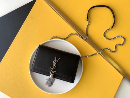 Handbags SAINT LAURENT 452159 size 19x12.5x4 cm