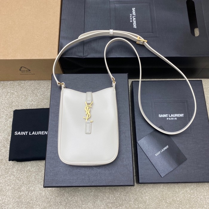 Handbags SAINT LAURENT 735214 size 18×13.5×3.5 cm