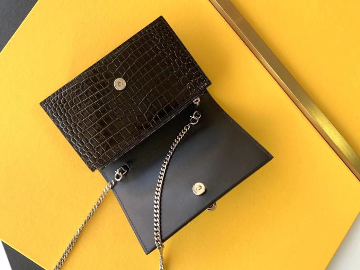 Handbags SAINT LAURENT 452159 size 19x12.5x4 cm