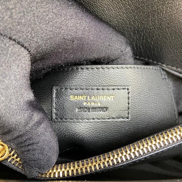 Handbags SAINT LAURENT 392737 size 24x17x6 cm