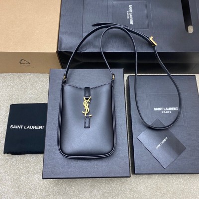 Handbags SAINT LAURENT 735214 size 18×13.5×3.5 cm