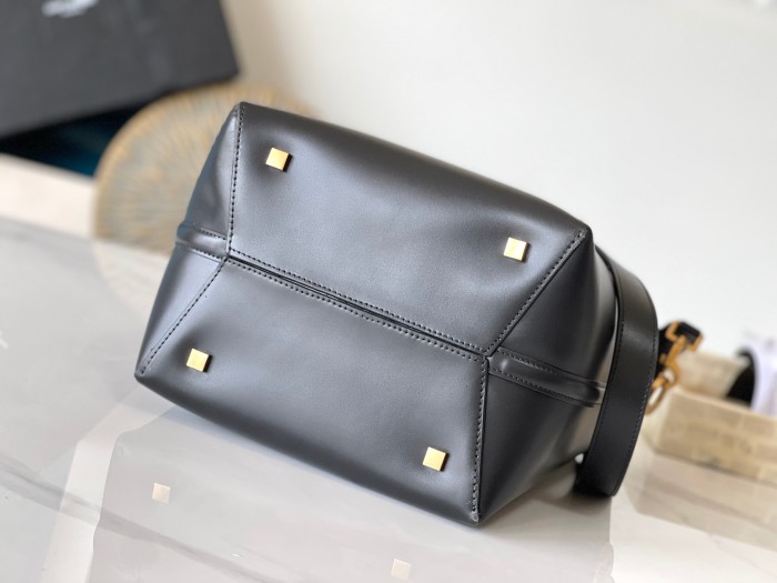 SAINT LAURENT Shiny Cow Leather Shoulder Bag, Crossbody Bag, Handbag Women's Black 742828-2R20W-1000 size 20*16*25 cm