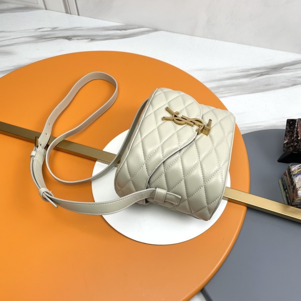 Handbags SAINT LAURENT 710080 size 19×15×8 cm