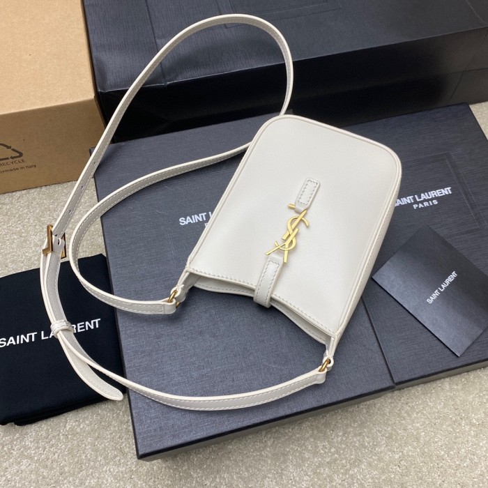 Handbags SAINT LAURENT 735214 size 18×13.5×3.5 cm