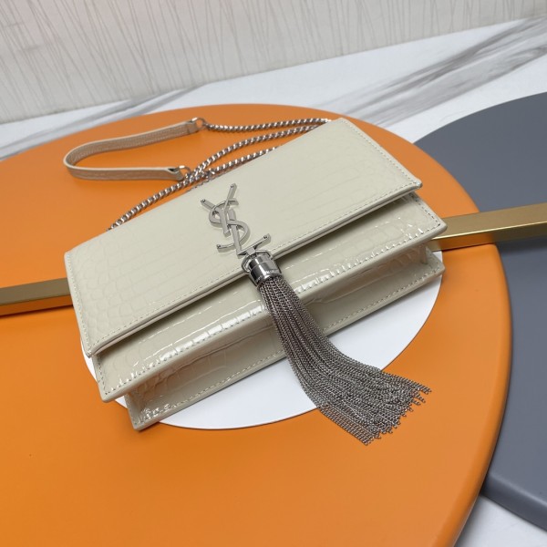 Handbags SAINT LAURENT 452159 size 19x12.5x4 cm