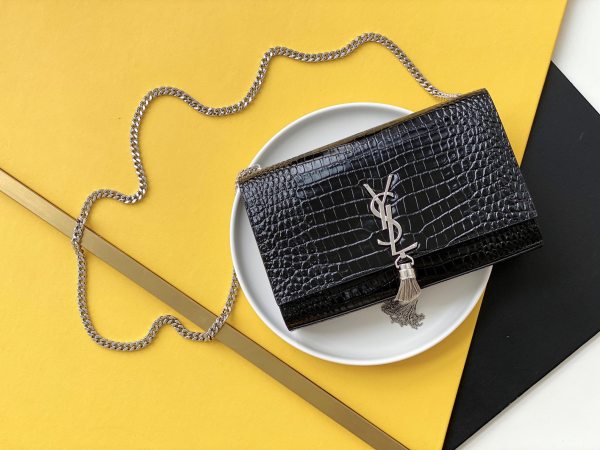 Handbags SAINT LAURENT 326078 size 24x14.5x5 cm